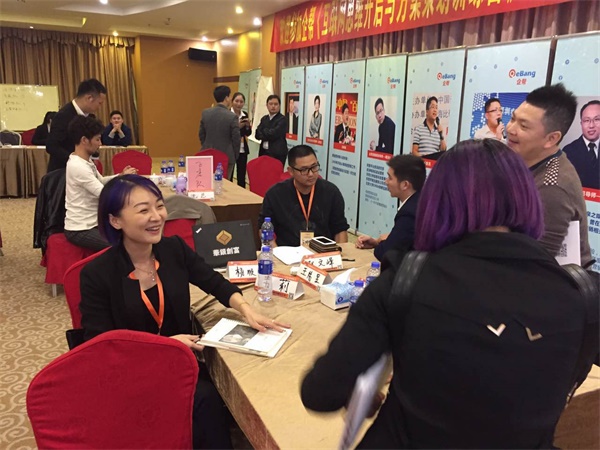 幫你拍個企業(yè)宣傳片，小瓜子雞年送你萬能福